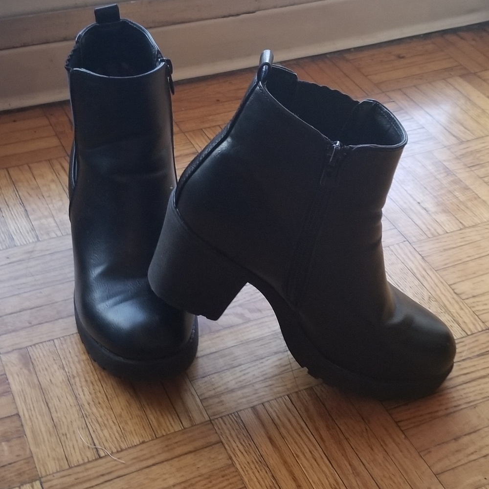 Retro Chunky Platform Ankle Booties - Picture 2 of 7